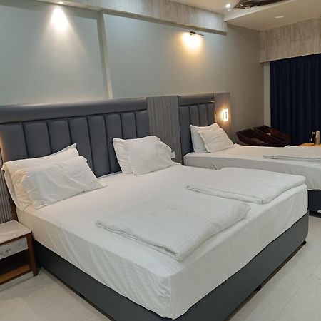 Hotel Lee Garden Near To Blue Flag Beach 500 Mtrs Пурі Екстер'єр фото